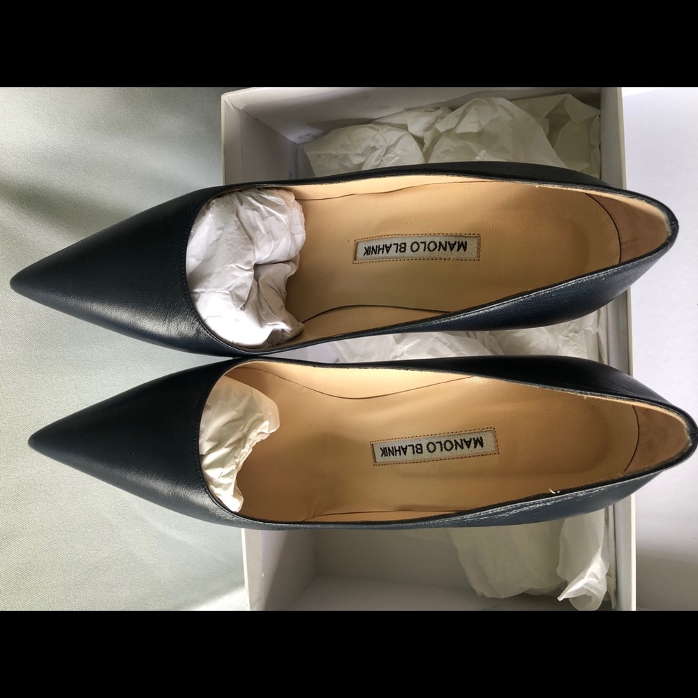 Manolo Blahnik BB Leather Pumps - Navy